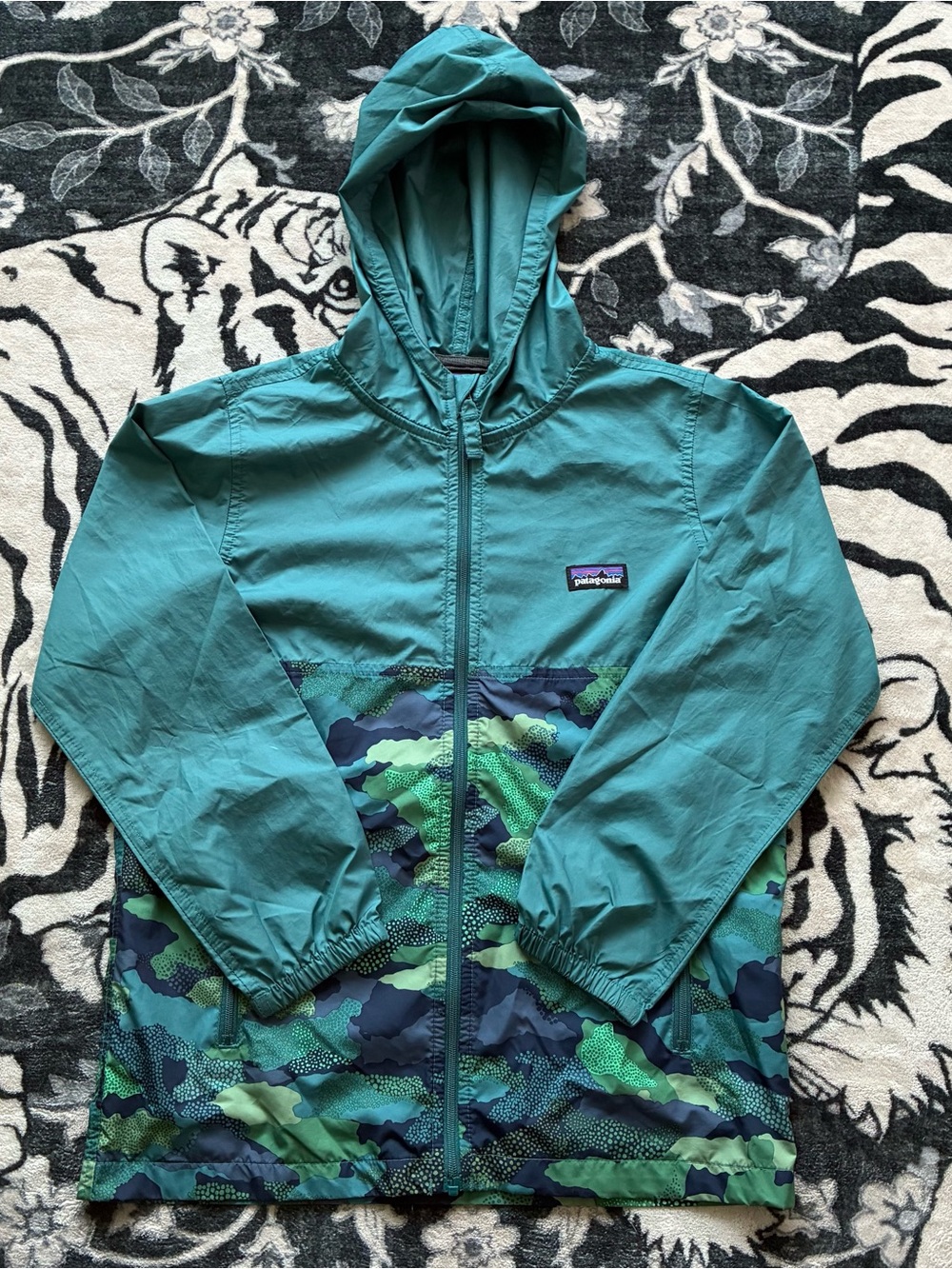 004 - PATAGONIA KIDS YOUTH SIZE SMALL WINDBREAKER JACKET